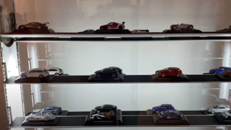 EXPOSICÃO DE CARROS DA AUDI – EM MINIATURA