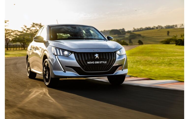 Peugeot avança no mercado nacional em 2023 e 208 se destaca