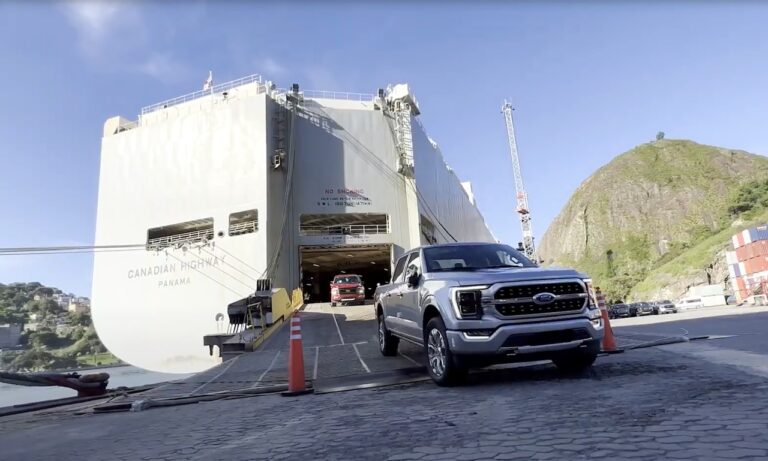 Primeiras picapes Ford F-150 chegam ao Brasil para entrega