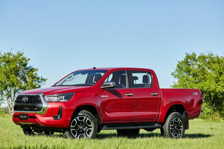 Toyota lança linha 2024 da Hilux