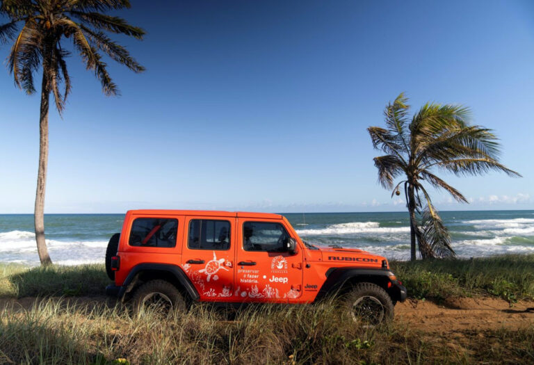 Jeep reforça apoio ao Projeto Tamar com renovação de frota de veículos