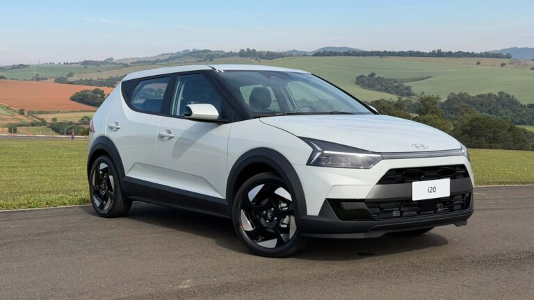 Hyundai i20 Ultimate 2027 aposta em tecnologia e refinamento para brigar acima do HB20